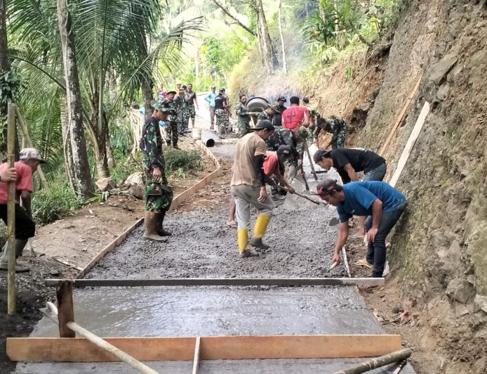 Semangat Gotong Royong Antar Rabat Beton TMMD Capai 12 Persen