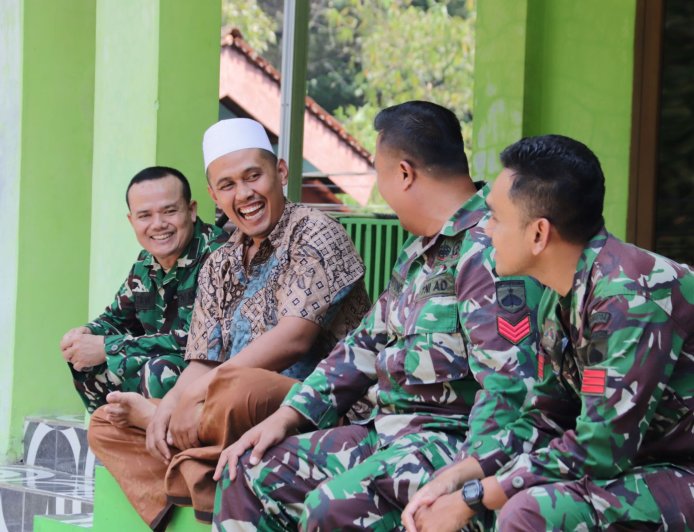 Obrolan Hangat dan Canda Akrab Cara Kopka Supriyono Merawat Kebersamaan di Lokasi TMMD